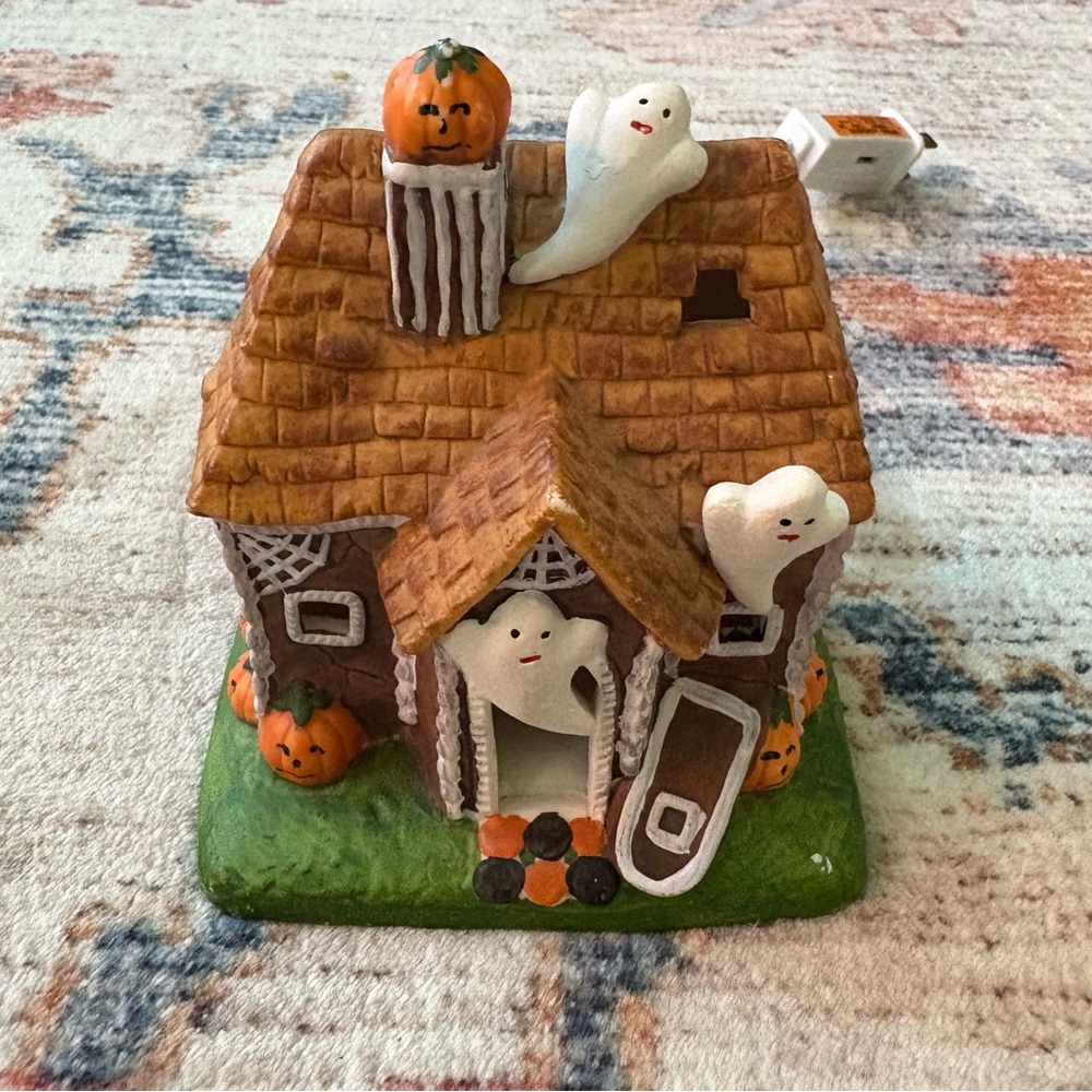 Ceramic‎ Halloween Haunted House Ghosts Pumpkin Working Light Holiday Decoration